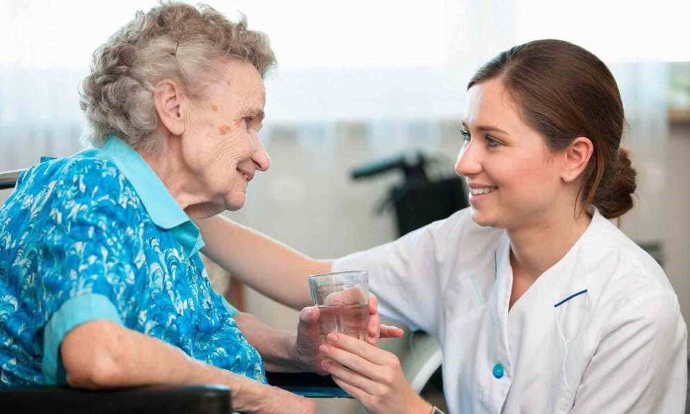خدمات پرستاری سالمند در کرج